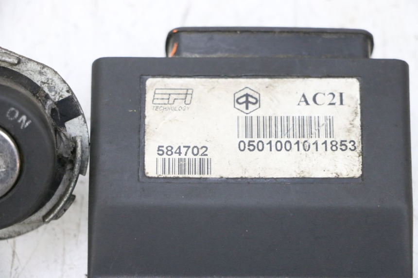 photo de LOCK KEY CDI IGNITION SWITCH KIT PIAGGIO X8 125 (2004 - 2007) - Fixing points details