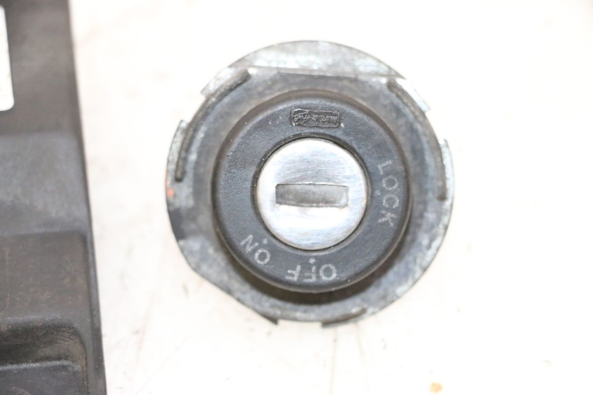 photo de LOCK KEY CDI IGNITION SWITCH KIT PIAGGIO X8 125 (2004 - 2007) - Technical close-up