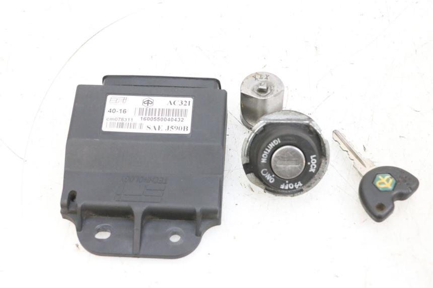 photo de LOCK KEY CDI IGNITION SWITCH KIT PIAGGIO XEVO - X EVO 125 (2007 - 2016) - Main view