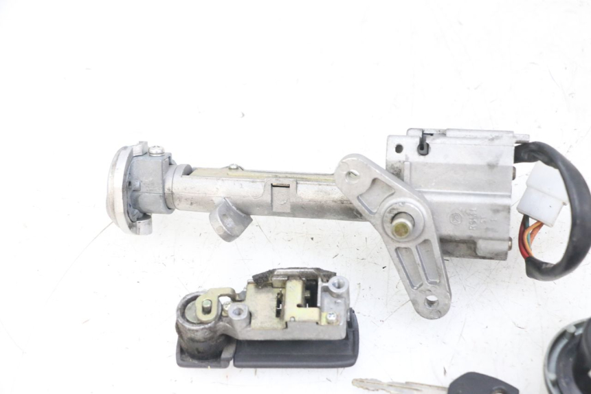 photo de LOCK SET KEY SUZUKI BURGMAN 125 (2007 - 2014) - Technical close-up