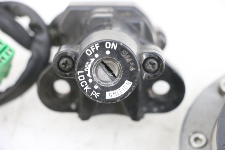 photo de LOCK SET KEY SUZUKI GSF N BANDIT 600 (1996 - 1999) - Additional view of the item