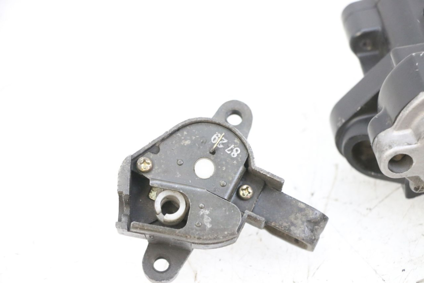 photo de LOCK SET KEY SUZUKI GSF N BANDIT 600 (1996 - 1999) - Alternative perspective