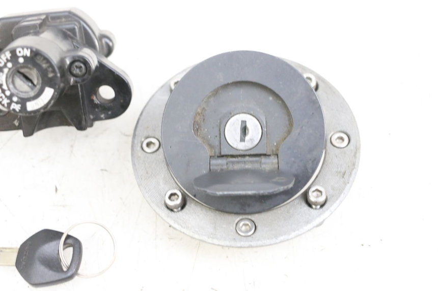 photo de LOCK SET KEY SUZUKI GSF N BANDIT 600 (1996 - 1999) - Fixing points details