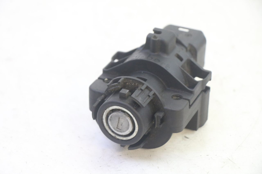 photo de LOCK SET KEY PIAGGIO MP3 HPE 350 (2018 - 2020) - Alternative perspective