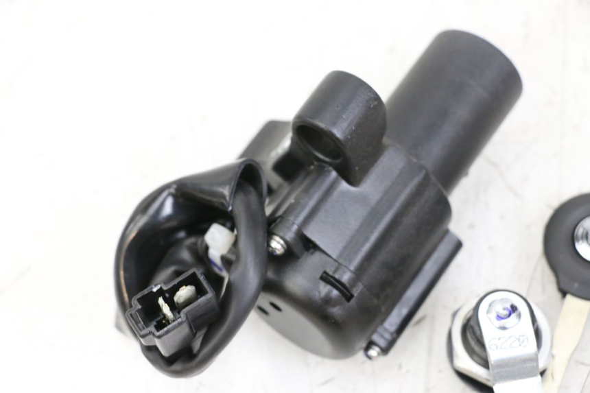 photo de LOCK SET KEY ROYAL ENFIELD CONTINENTAL GT 650 (2019 - 2024)