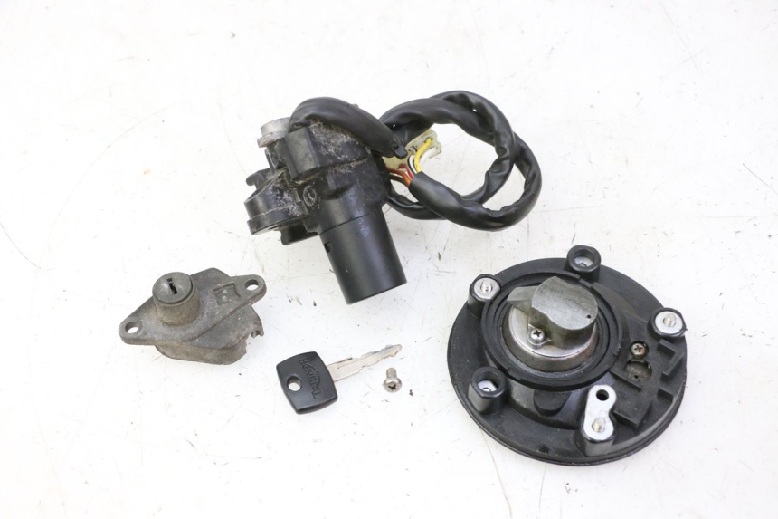 photo de LOCK SET KEY TRIUMPH SPRINT 900 (1995 - 1998)