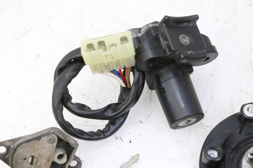 photo de LOCK SET KEY TRIUMPH SPRINT 900 (1995 - 1998)