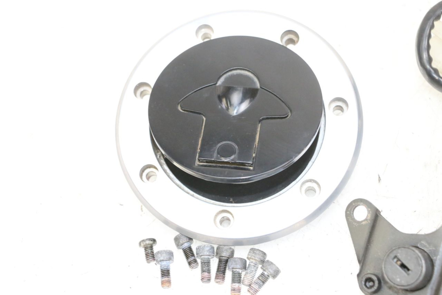 photo de LOCK SET KEY KAWASAKI ZR 7 750 (1999 - 2001) - High-resolution close-up