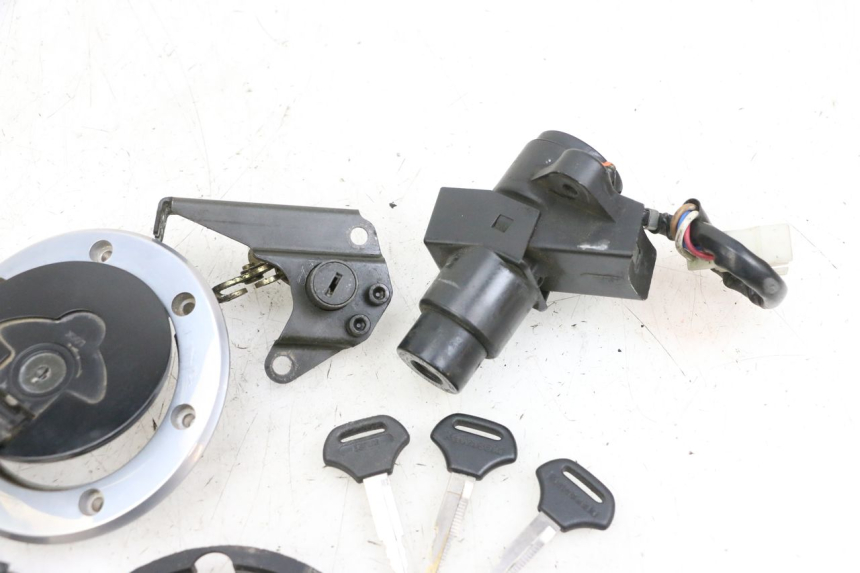 photo de LOCK SET KEY KAWASAKI ZR 7 750 (1999 - 2001) - Zoom on usage condition