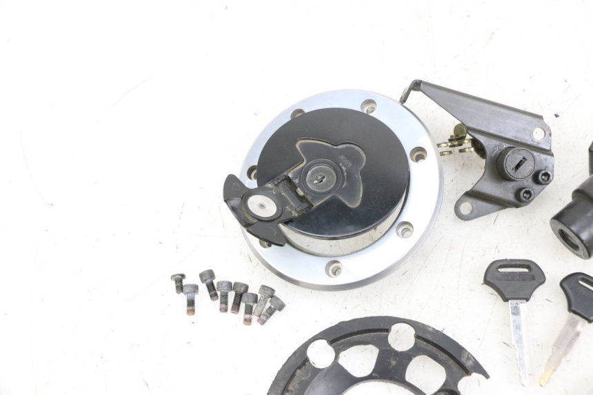 photo de LOCK SET KEY KAWASAKI ZR 7 750 (1999 - 2001) - Alternative perspective