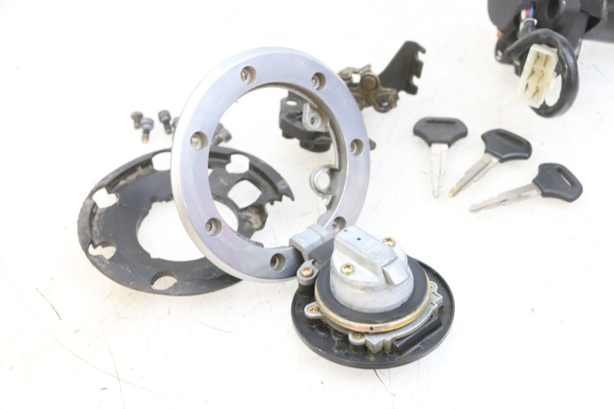 photo de LOCK SET KEY KAWASAKI ZR 7 750 (1999 - 2001) - Fixing points details