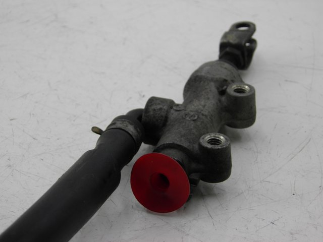 photo de REAR BRAKE MASTER CYLINDER KAWASAKI ZEPHYR 550 (1991 - 1998) - Alternative perspective