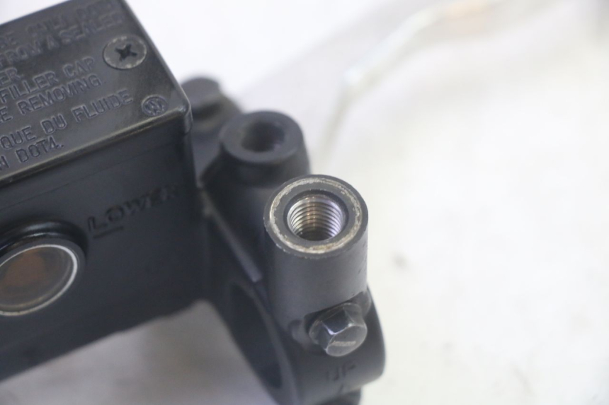 photo de FRONT BRAKE MASTER CYLINDER SUZUKI BURGMAN 125 (2007 - 2014) - Zoom on usage condition