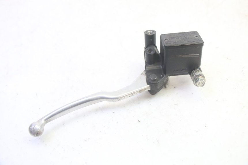 photo de FRONT BRAKE MASTER CYLINDER SUZUKI BURGMAN 125 (2007 - 2014) - Technical close-up