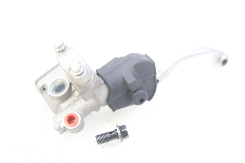 photo de FRONT BRAKE MASTER CYLINDER HONDA CRF CR-F 125 (2022 - 2023) - Zoom on usage condition