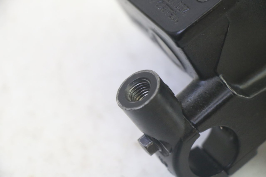 photo de FRONT BRAKE MASTER CYLINDER SUZUKI DL V STROM 1000 (2002 - 2007) - Zoom on usage condition