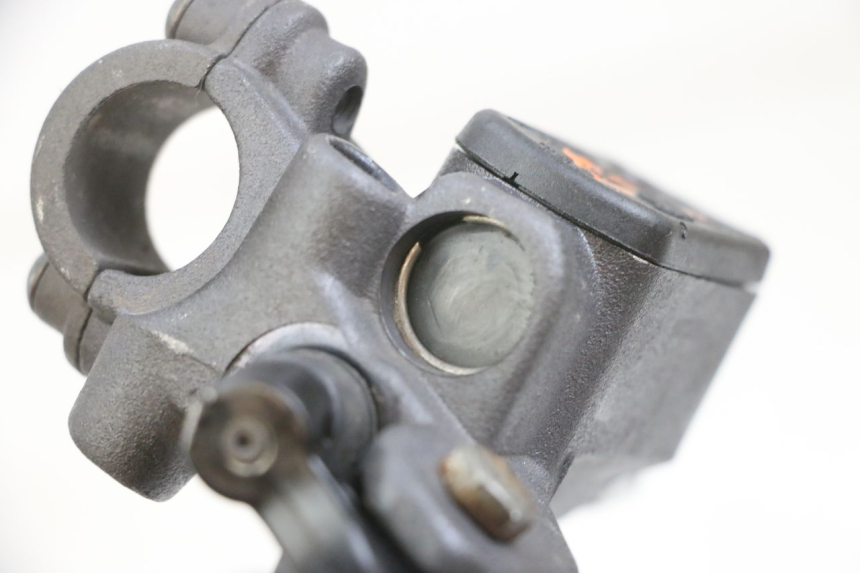 photo de FRONT MASTER CYLINDER PEUGEOT ELYSEO 125 (1999 - 2004) - Zoom on usage condition