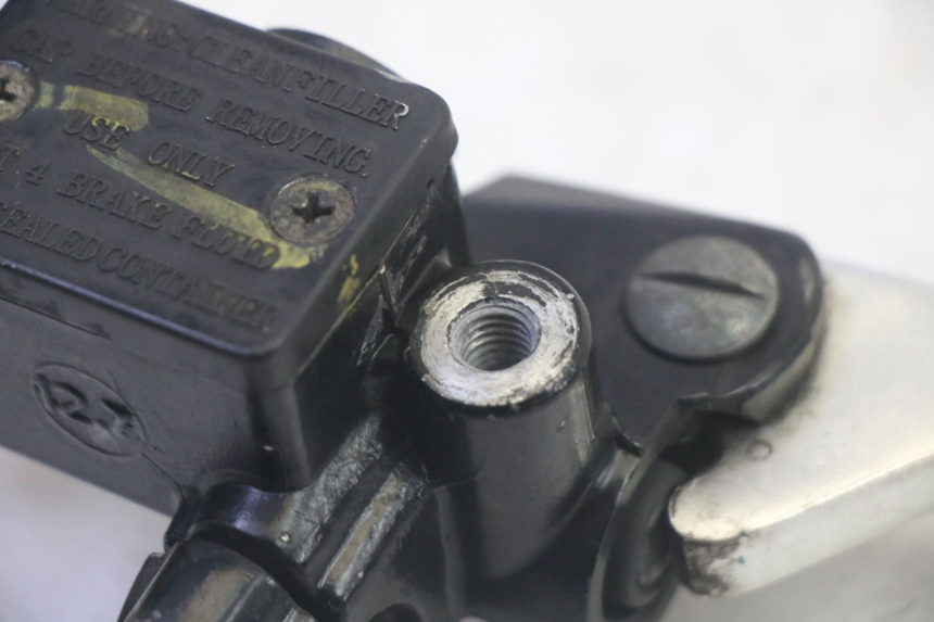 photo de FRONT BRAKE MASTER CYLINDER PIAGGIO FLY 4T 50 (2013 - 2017) - Zoom on usage condition