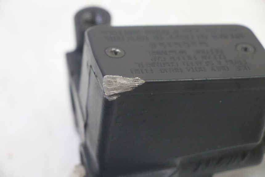 photo de FRONT BRAKE MASTER CYLINDER SUZUKI GSF N BANDIT 600 (1996 - 1999) - Surface and material condition