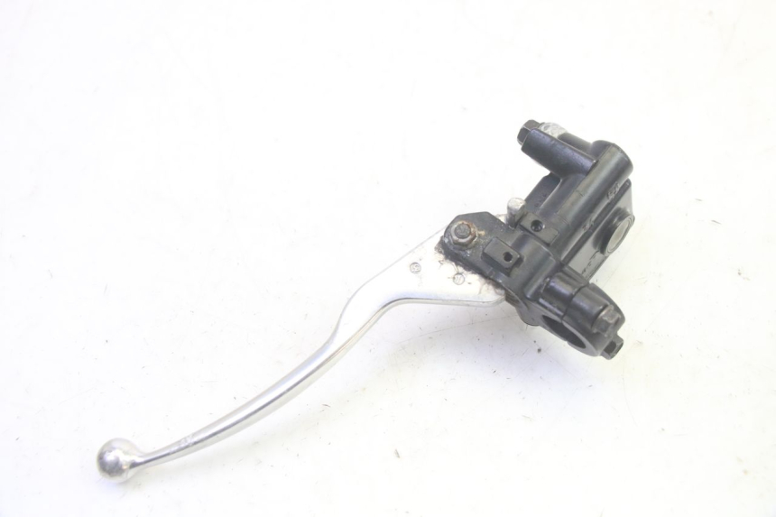 photo de FRONT BRAKE MASTER CYLINDER SYM GTS EVO 125 (2009 - 2013) - Fixing points details