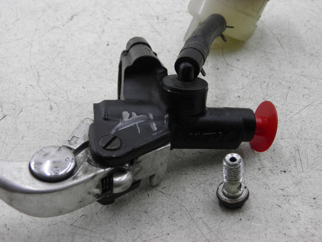 photo de FRONT BRAKE MASTER CYLINDER KAWASAKI ZX 9R NINJA 900 (1999 - 2001) - Component detail