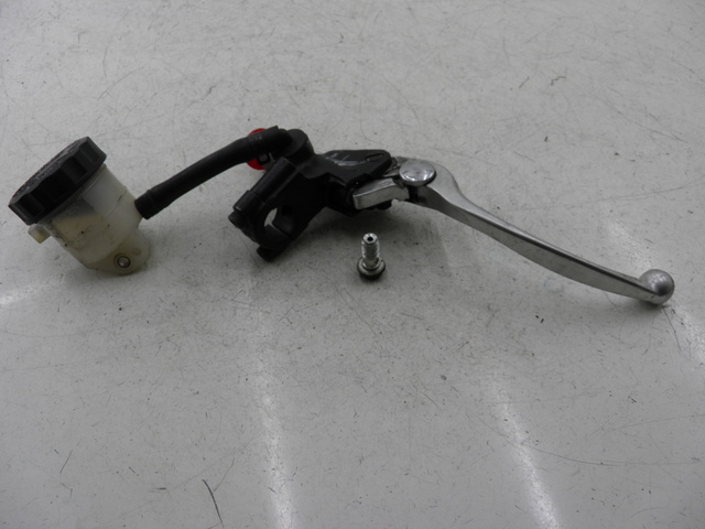 photo de FRONT BRAKE MASTER CYLINDER KAWASAKI ZX 9R NINJA 900 (1999 - 2001) - Surface and material condition