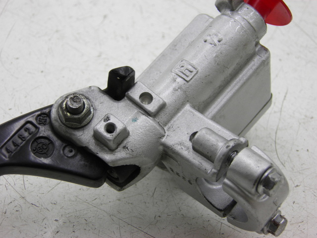 photo de FRONT BRAKE MASTER CYLINDER KYMCO AGILITY CITY 4T 50 (2008 - 2016) - Zoom on usage condition