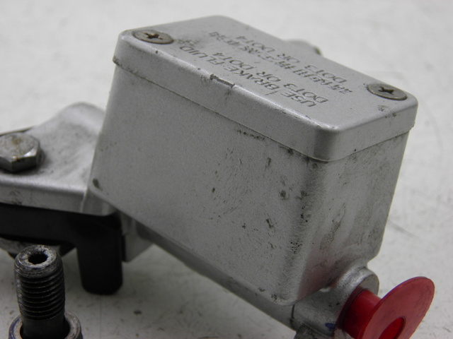 photo de FRONT BRAKE MASTER CYLINDER KYMCO AGILITY CITY 4T 50 (2008 - 2016) - Alternative perspective