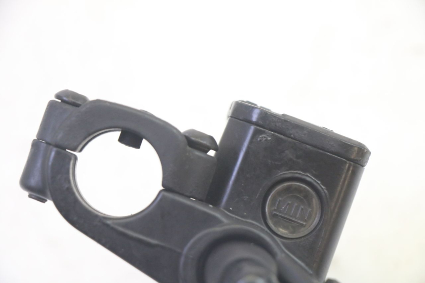 photo de FRONT MASTER CYLINDER PIAGGIO MP3 RL 250 (2007 - 2010) - Technical close-up
