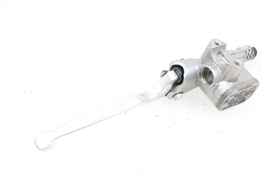photo de FRONT BRAKE MASTER CYLINDER YAMAHA NEO'S CORE 1 (2022 - 2026) - Technical close-up