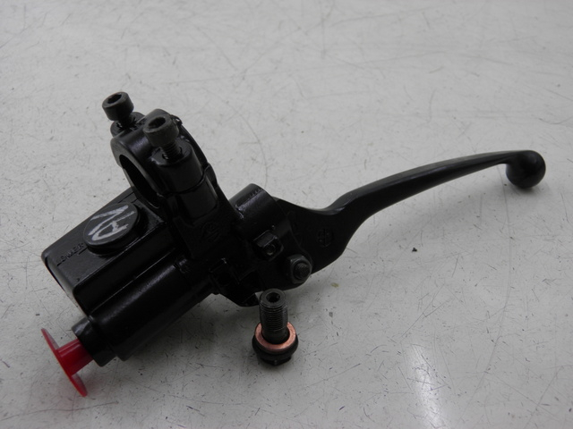 photo de FRONT MASTER CYLINDER PEUGEOT KISBEE 4T 50 (2010 - 2017)