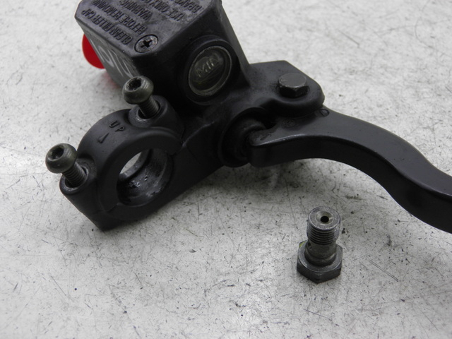 photo de FRONT BRAKE MASTER CYLINDER PIAGGIO X8 125 (2004 - 2007)