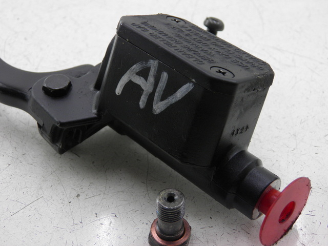 photo de FRONT MASTER CYLINDER PIAGGIO X9 EVOLUTION 125 (2003 - 2007)