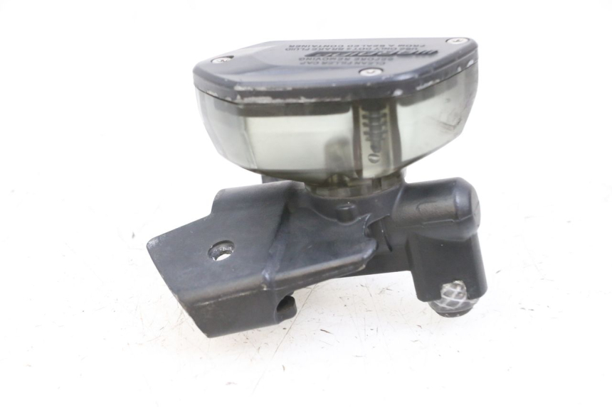 photo de FRONT BRAKE MASTER CYLINDER BMW R RT ABS 1200 (2010 - 2014) - Fixing points details