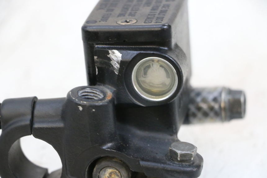 photo de FRONT BRAKE MASTER CYLINDER PEUGEOT SATELIS 125 (2013 - 2018) - Zoom on usage condition