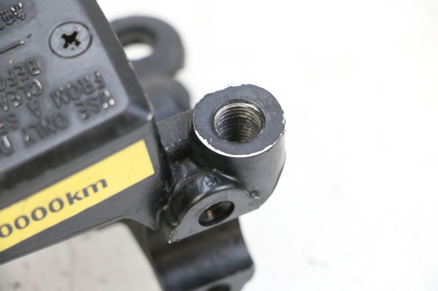 photo de FRONT BRAKE MASTER CYLINDER YAMAHA TDM ABS 900 (2002 - 2014) - Technical close-up