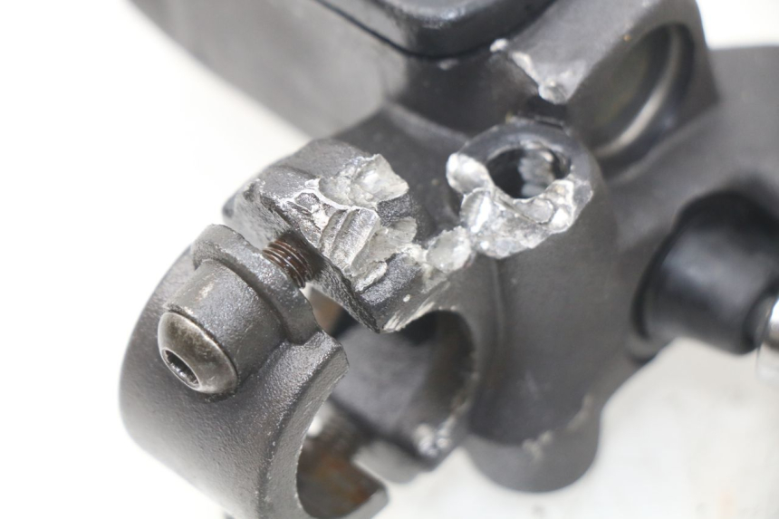 photo de FRONT BRAKE MASTER CYLINDER PEUGEOT VIVACITY 100 (1999 - 2008) - Zoom on usage condition