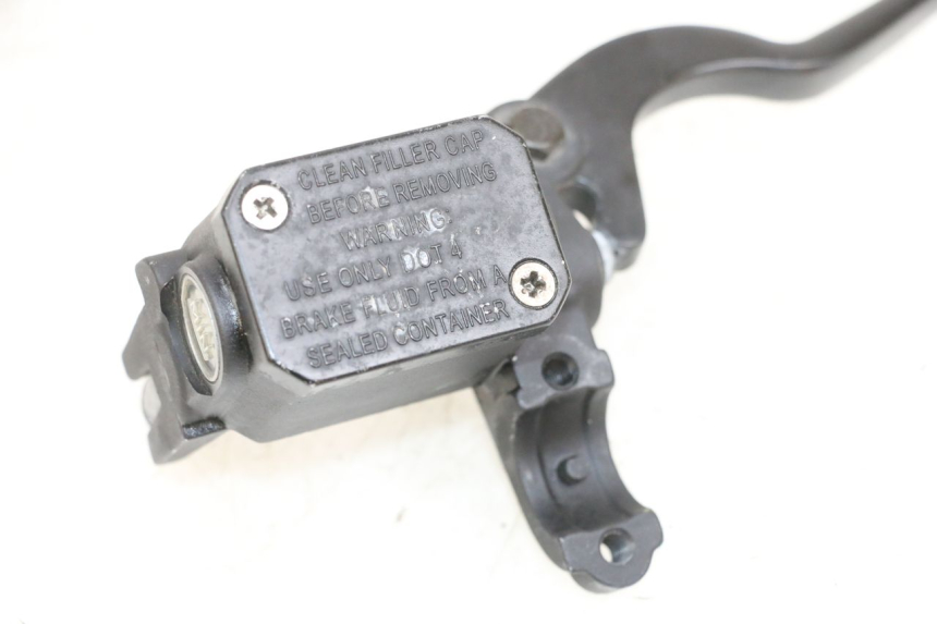 photo de FRONT MASTER CYLINDER YAMAHA XMAX X-MAX 125 (2006 - 2009) - Alternative perspective