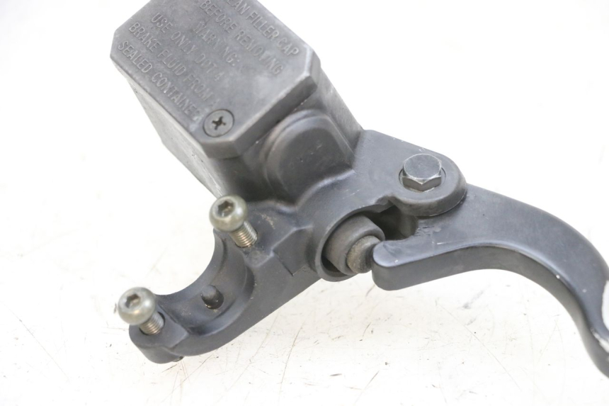 photo de FRONT MASTER CYLINDER YAMAHA XMAX X-MAX 125 (2006 - 2009) - Technical close-up