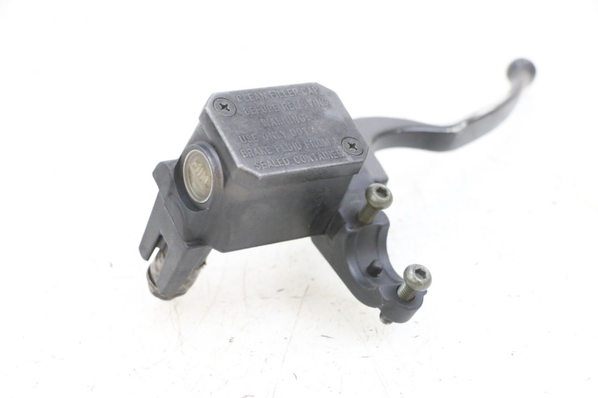 photo de FRONT MASTER CYLINDER YAMAHA XMAX X-MAX 125 (2006 - 2009) - Fixing points details