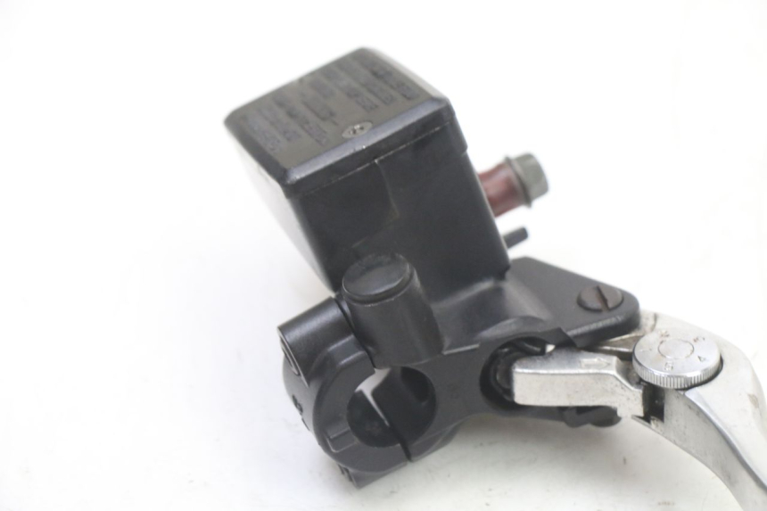 photo de FRONT BRAKE MASTER CYLINDER YAMAHA FZS FAZER 600 (2001 - 2003)