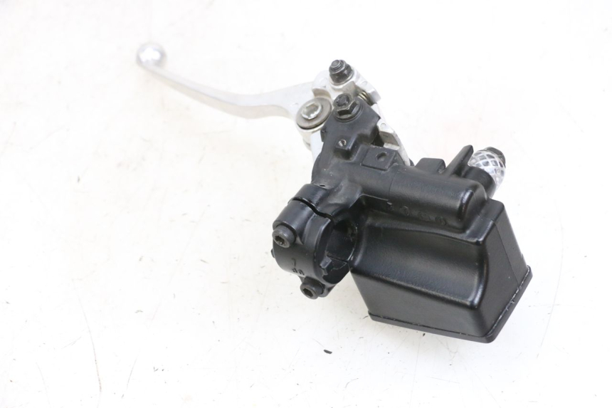 photo de FRONT BRAKE MASTER CYLINDER KAWASAKI ZR 7 750 (1999 - 2001) - Technical close-up