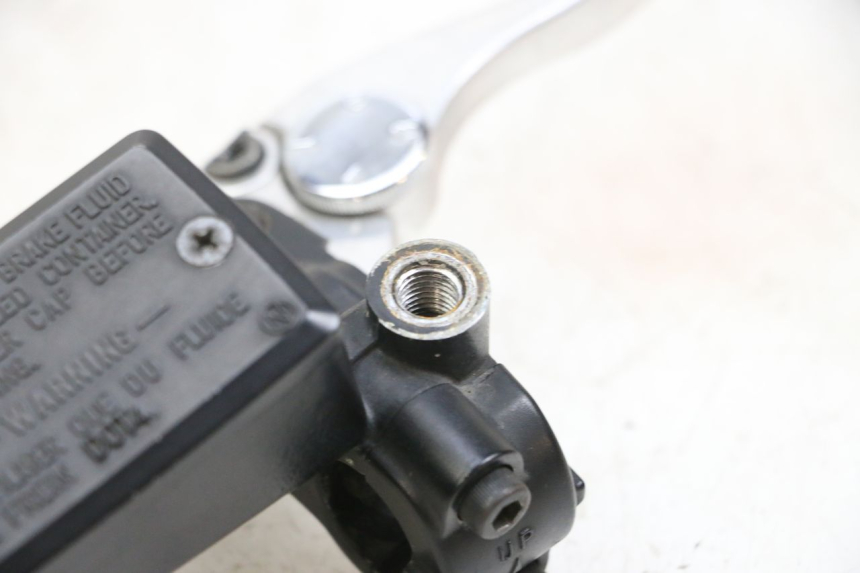 photo de FRONT BRAKE MASTER CYLINDER KAWASAKI ZR 7 750 (1999 - 2001) - Surface and material condition