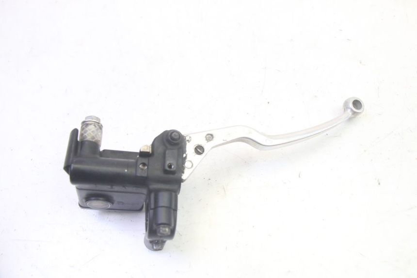 photo de REAR BRAKE MASTER CYLINDER SUZUKI BURGMAN 125 (2007 - 2014) - Fixing points details