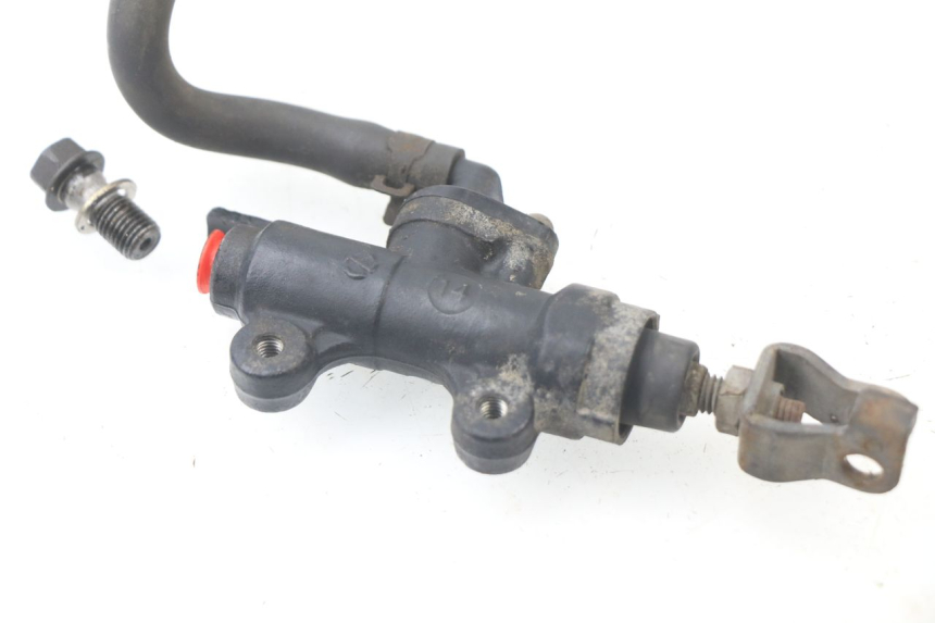photo de REAR BRAKE MASTER CYLINDER HONDA CBF 500 (2004 - 2007)
