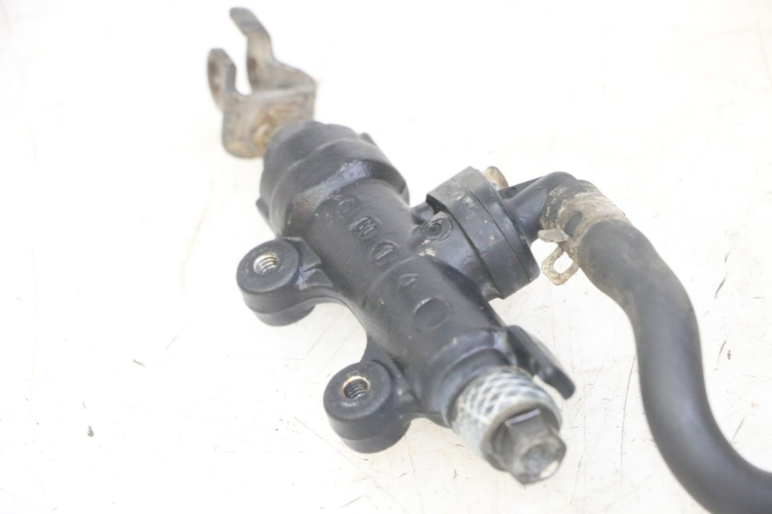 photo de REAR BRAKE MASTER CYLINDER HONDA CBF 500 (2004 - 2007)