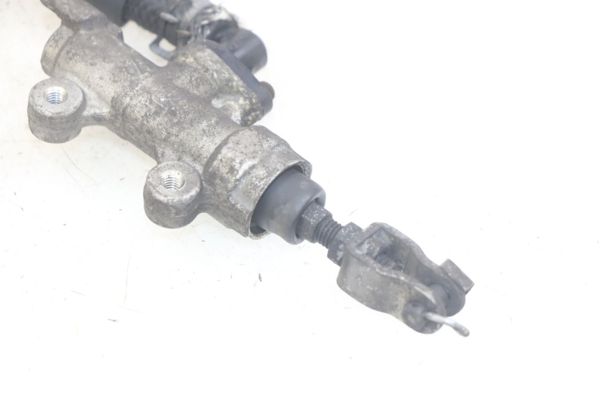 photo de REAR BRAKE MASTER CYLINDER HONDA CBR F SC25 1000 (1989 - 1992)