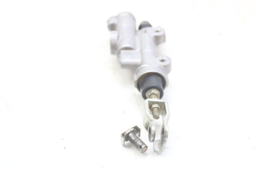 photo de REAR BRAKE MASTER CYLINDER HONDA CRF 250 (2010 - 2013)