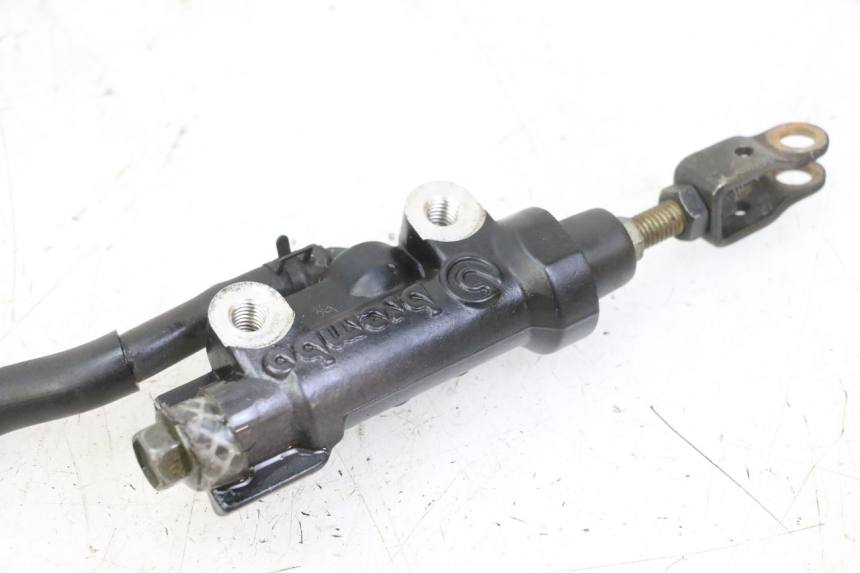 photo de REAR BRAKE MASTER CYLINDER YAMAHA FZ6 N FAZER 600 (2004 - 2006)