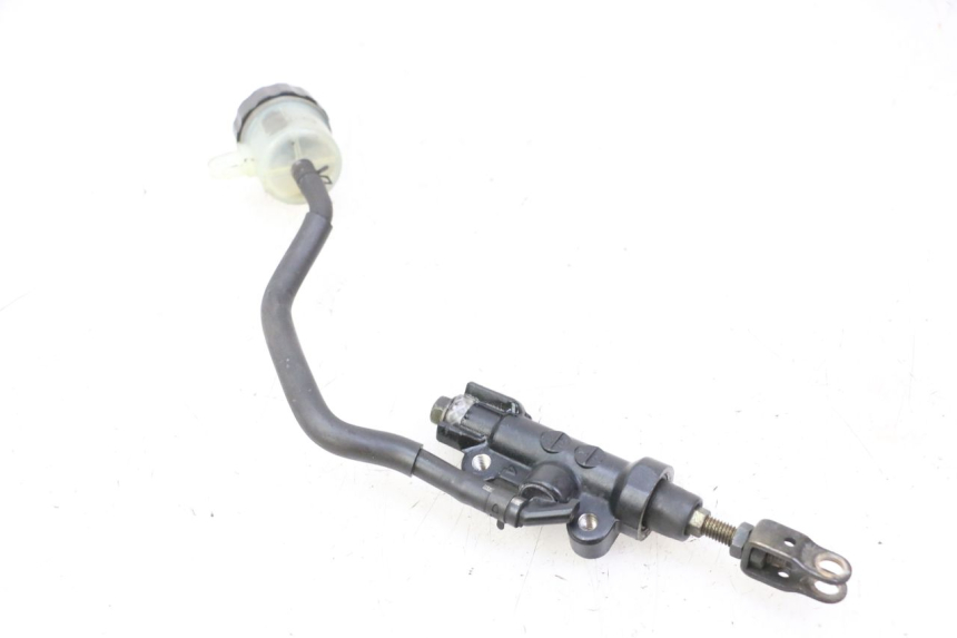 photo de REAR BRAKE MASTER CYLINDER YAMAHA FZ6 N FAZER 600 (2004 - 2006)